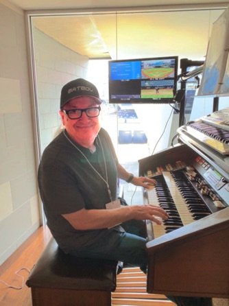 Playing the Mighty Hammond at
Yankee Stadium...What a thrill Playing the Mighty Hammond at
Yankee Stadium...What a thrill